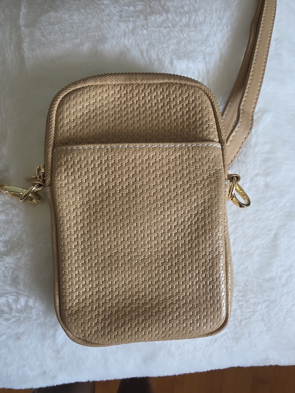 NWOT Rossi Tan Textured 100% Leather Crossbody with Gold Accents